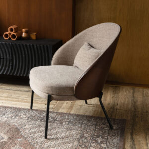 Sillón Rodin de madera de fresno y metal tapizado Arena